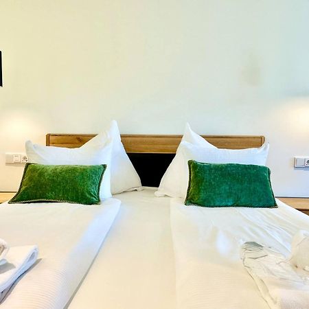 Das Alpenzeit Appartement Mit Just Private Terrasse (Adults Only) Бад Аузее Екстериор снимка