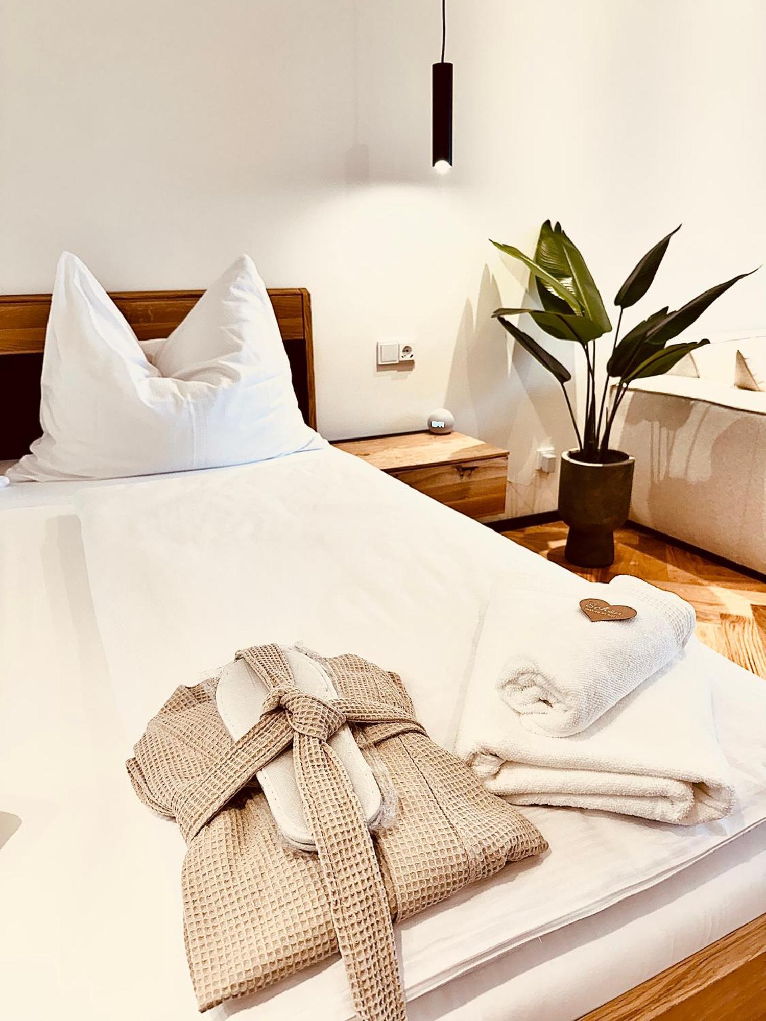 Das Alpenzeit Appartement Mit Just Private Terrasse (Adults Only) Бад Аузее Екстериор снимка